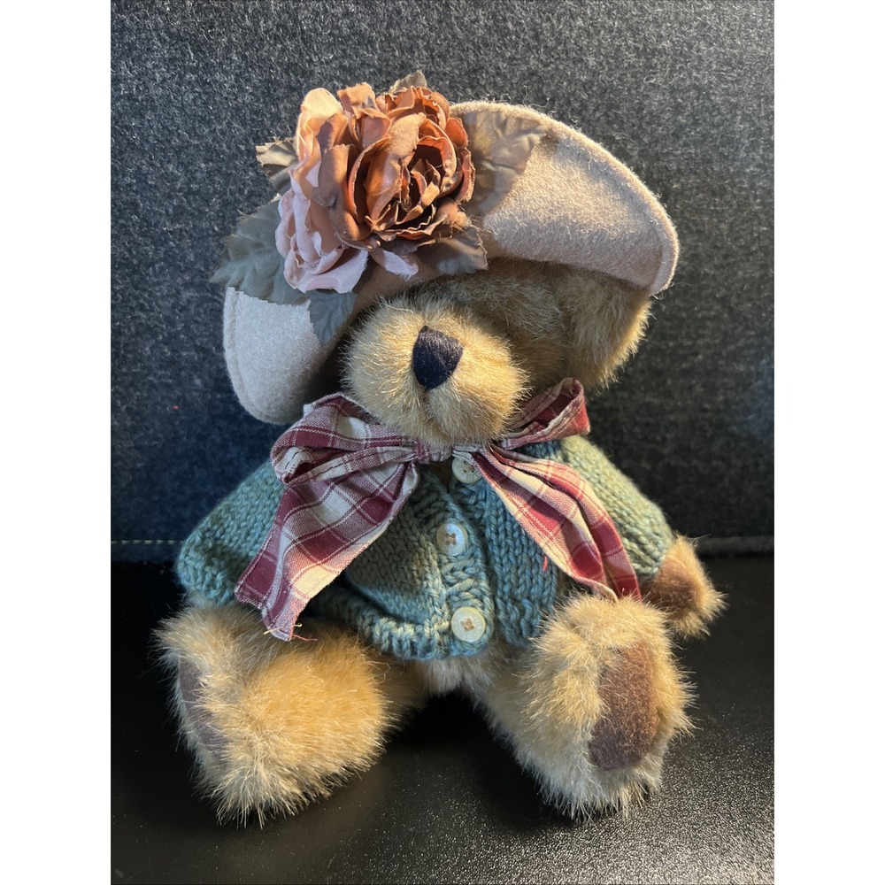 1985 J B Bean Mrs. Trumble‎ Plush Boyds Bears Green Knitted Sweater Flower Hat